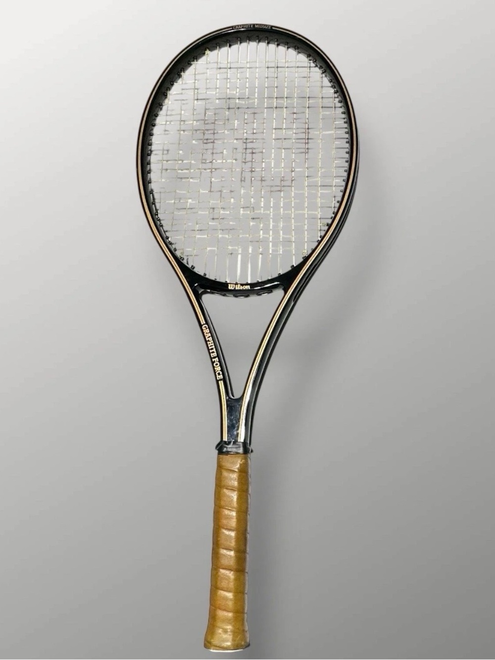 Vintage 1980s Wilson Graphite Force Midsize Tennis Racket 85 sq in L3 Cover